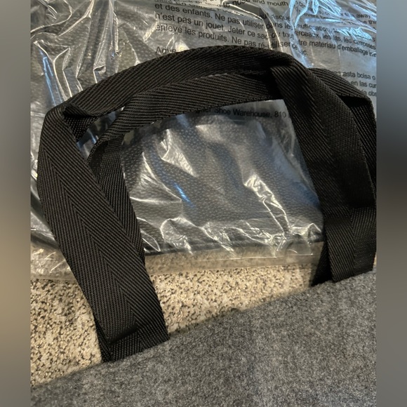 DSW 2 large travel luggage tote,duffle, gym, dance bags grey brand NEW - Picture 4 of 9